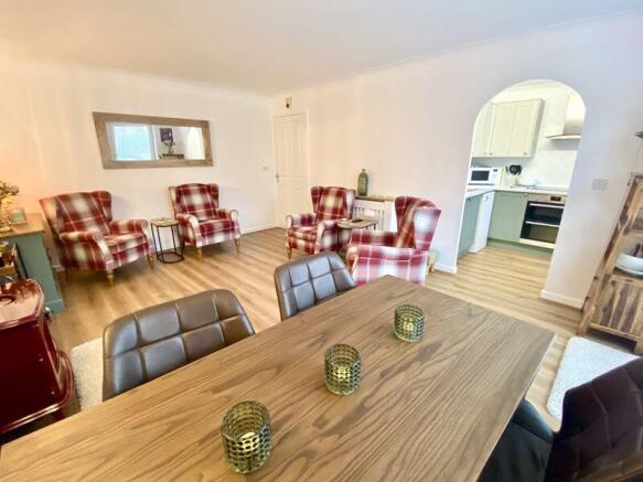 Lounge/Dining Room