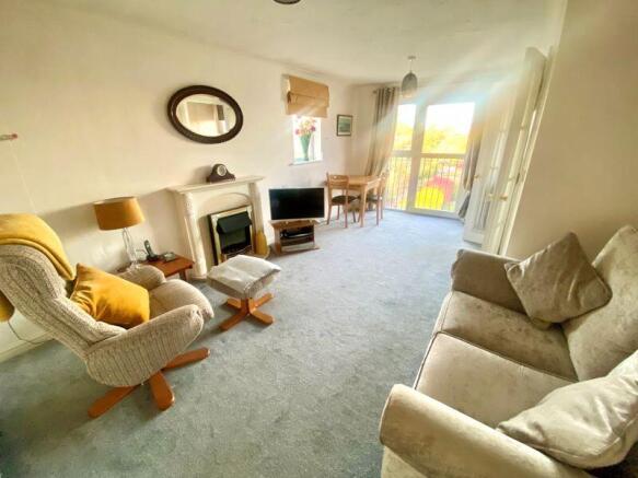 Lounge/Dining Room