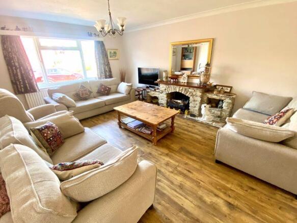 Lounge/Dining Room