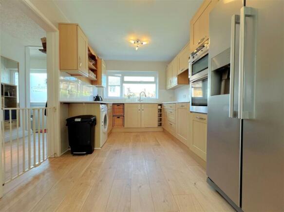 kitchen main.jpg