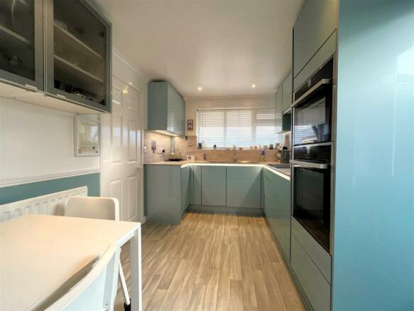 kitchen 2.jpg