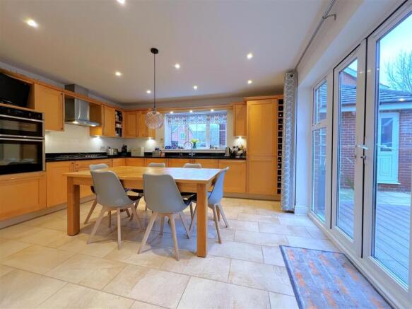 kitchen 1.jpg
