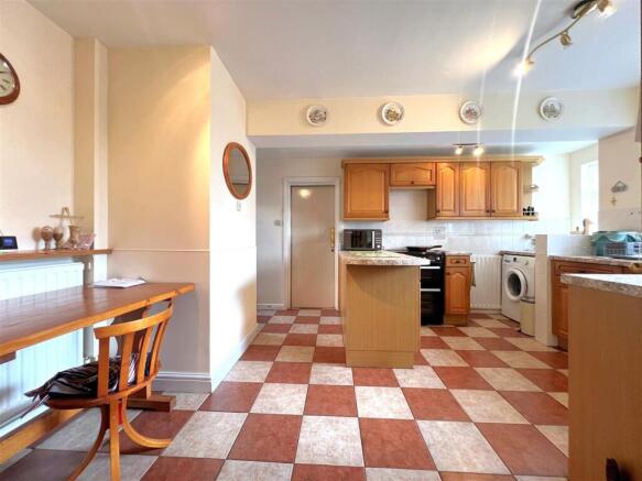 kitchen main.jpg