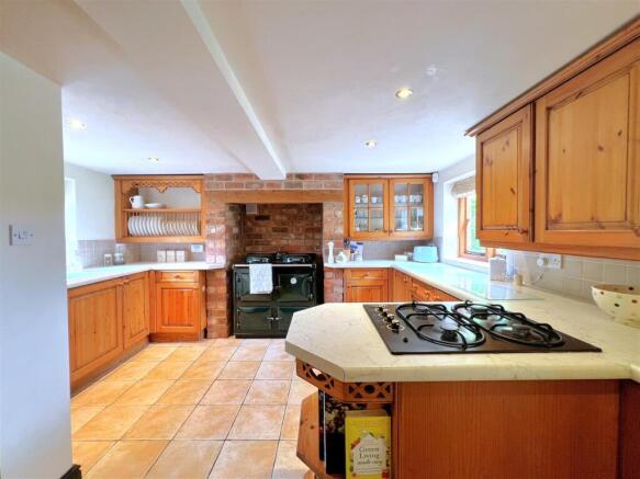 Kitchen 3 L.jpg