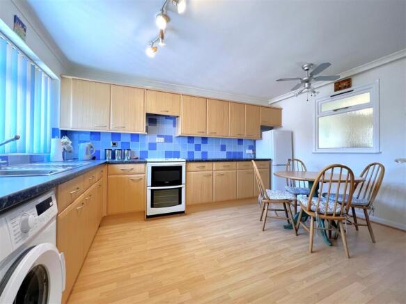 kitchen 1.jpg