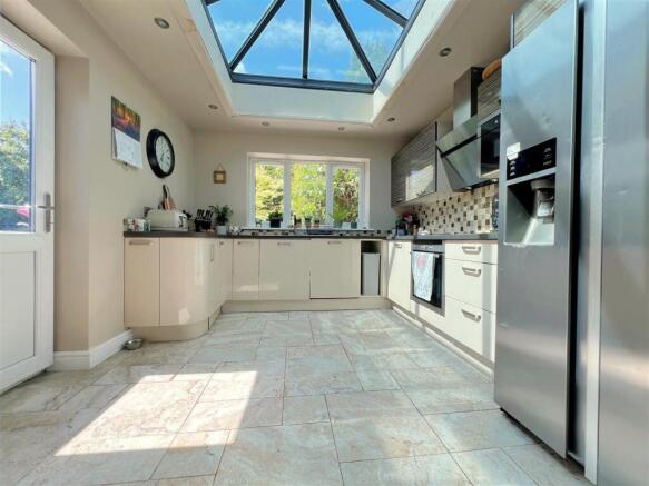 kitchen 2.jpg
