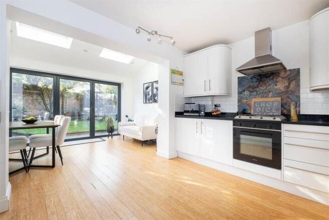 31--LINDEN-CLOSE-0004 copy.jpg