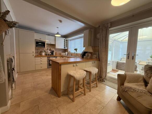 Kitchen / Dining Space