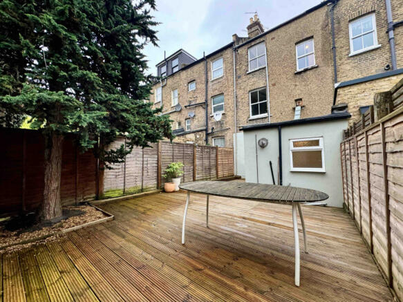 1 Bedroom Garden Flat To Rent