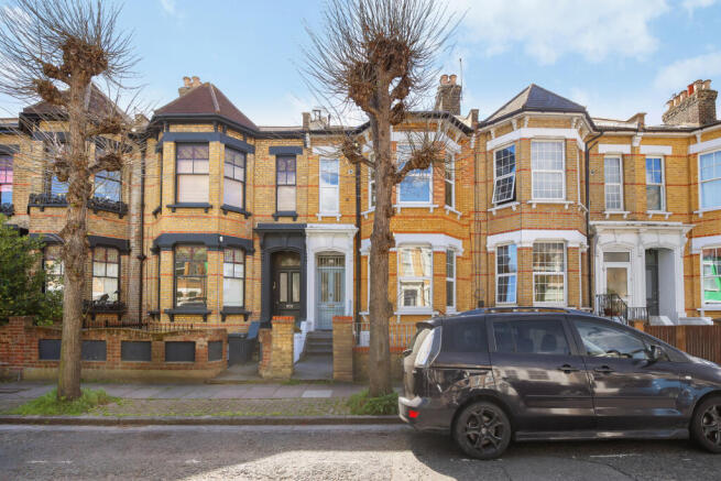 One Bedroom Courtyard Garden Flat For Sale