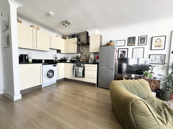 1 bedroom Apartment for rent, located in E5