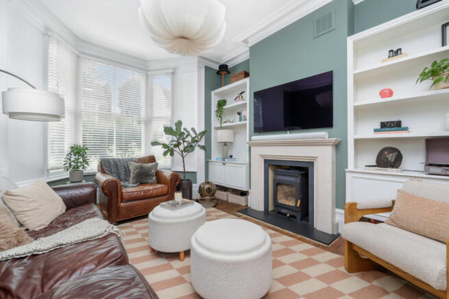 Four Double Bedroom House For Sale by Hackney Dow