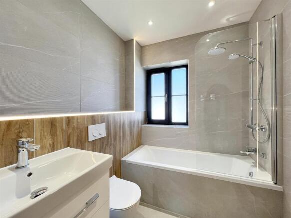BATHROOMEG.jpg