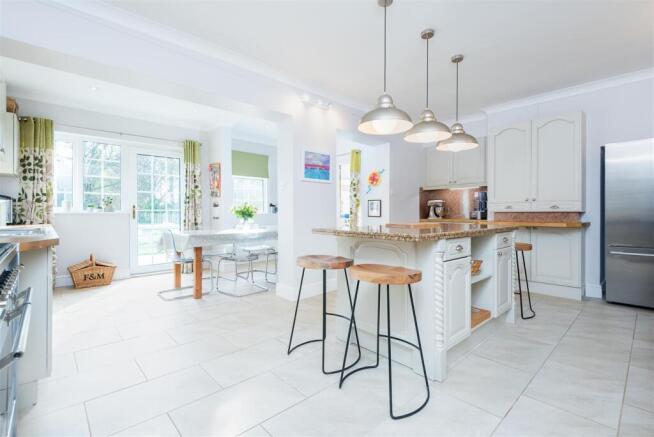 Kitchen 1.jpg