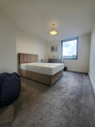 58 Grosvenor House Bedroom 1 Photo 1.jpeg