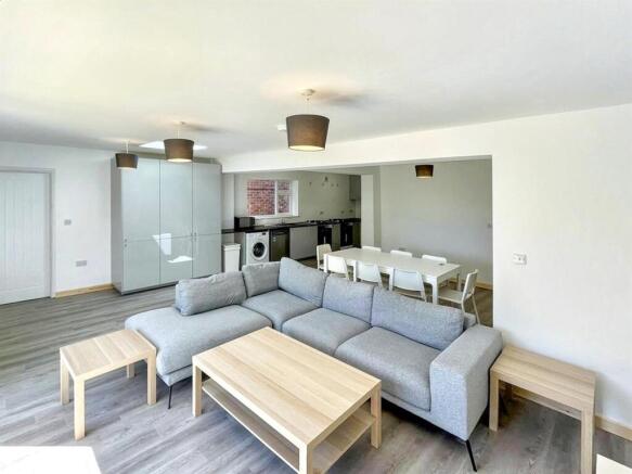 ruTbVZNubUaUtwH4LhwoSQ (1).jpg