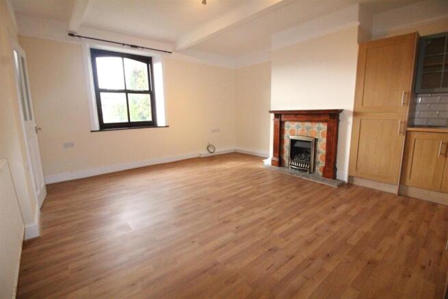 LOUNGE & KITCHEN AREA