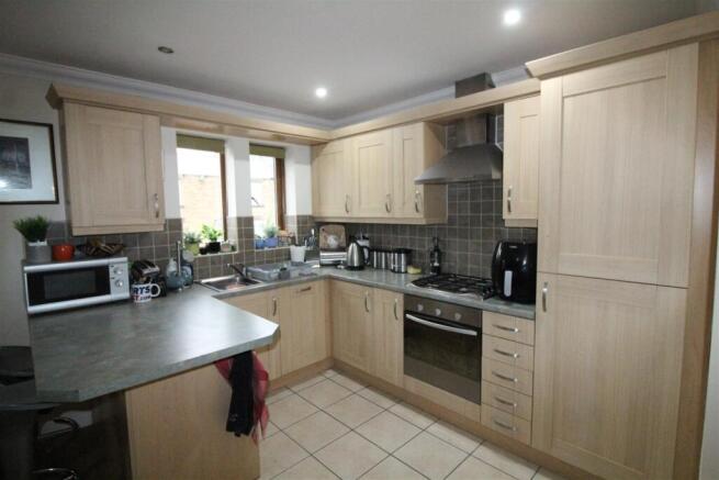 LOUNGE & KITCHEN AREA