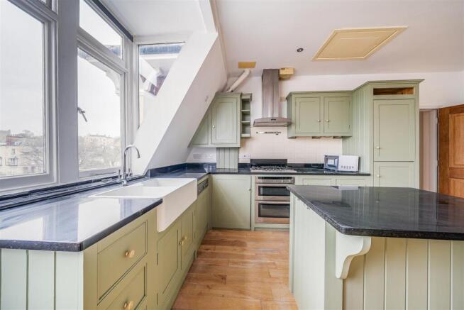 Kitchen 2.jpg