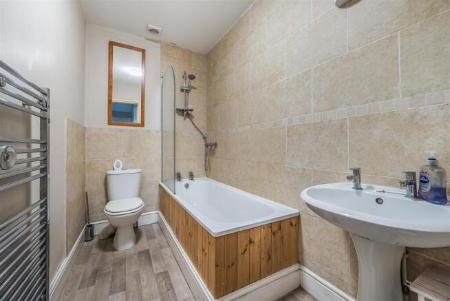 Bathroom.jpg
