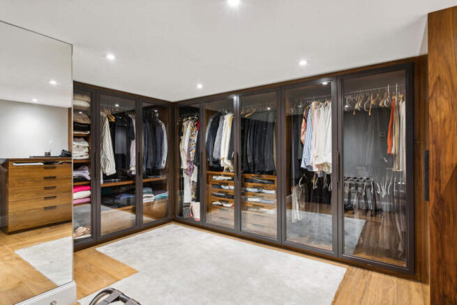 Walk-In Wardrobe
