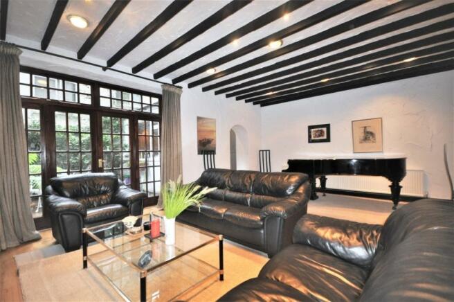 3 Bedroom Apartment To Rent In Queens Gate Gardens South