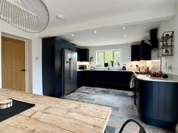 Fantastic kitchen/dining room
