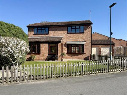 Pennine Close, Kings Acre, Hereford