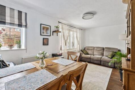 Arliss Way, Northolt