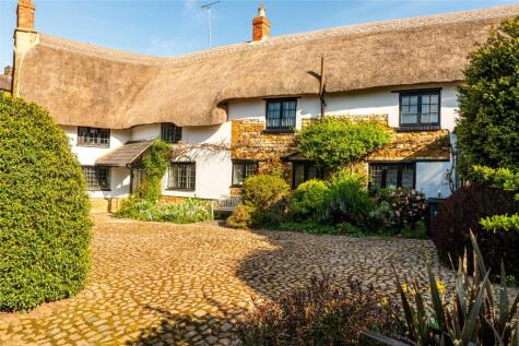 Sutton Street, Flore, Northampton, Northamptonshire, NN7