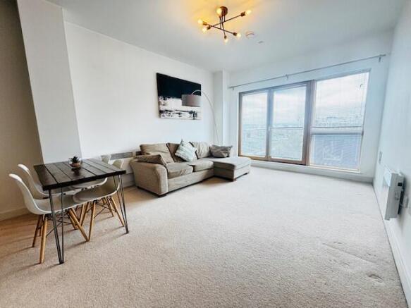 Spacious 2 bedroom apartment with parking