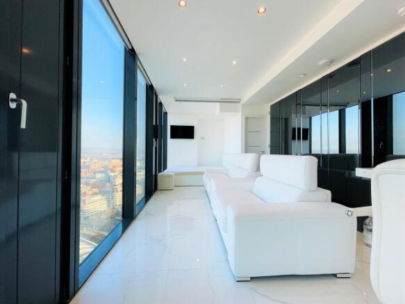 High specification studio apartment located on th