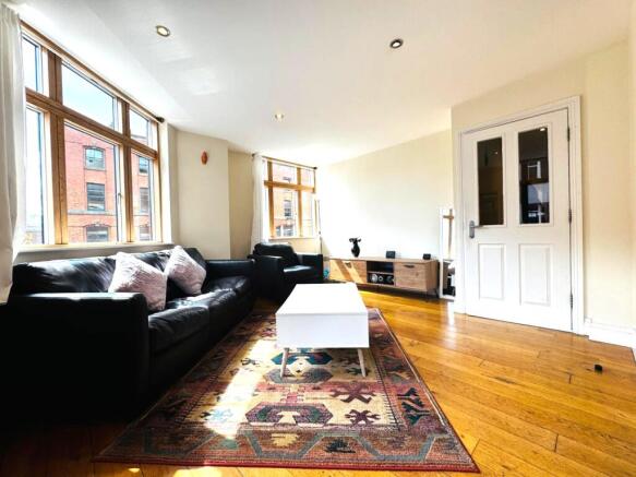 Stylish Corner Apartment in the Heart of the Nort
