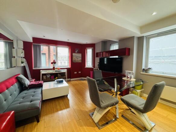 Beautifully Presented Apartment - Ideal City Cent