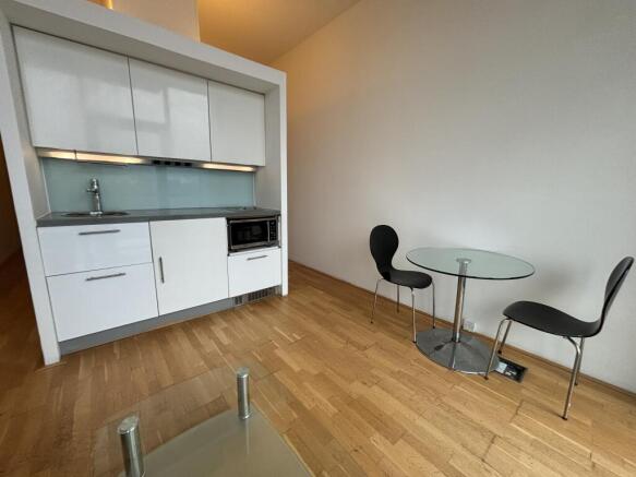 Studio Apartment WITH PARKING!!