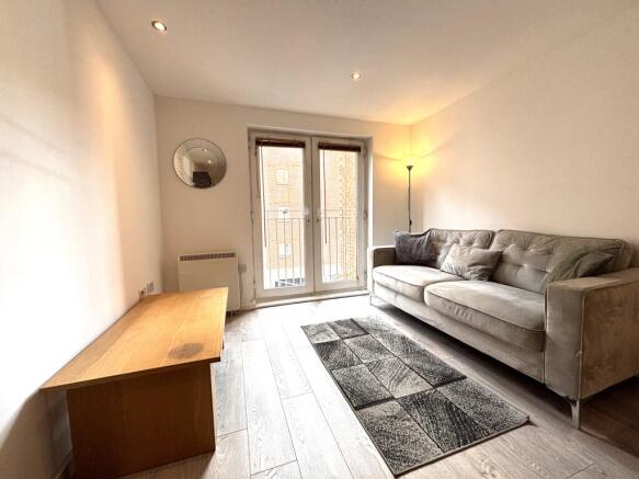 2 bedroom Flat for rent with secure parking