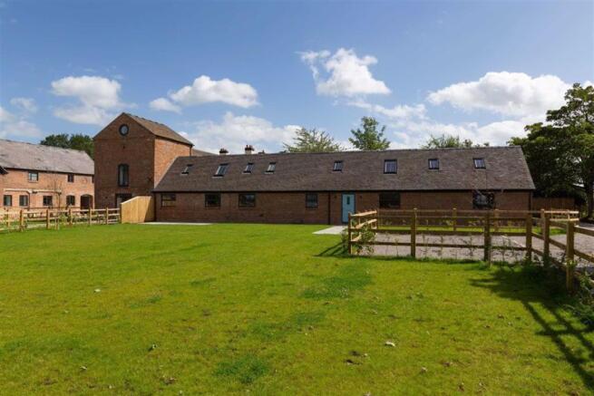 4 bedroom barn conversion for sale in Moss Farm Barns, Tarporley