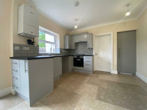 Kitchen / Lounge Area