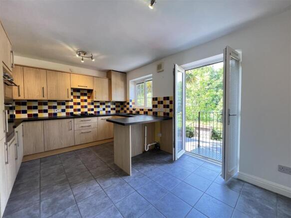 Kitchen 1.jpg