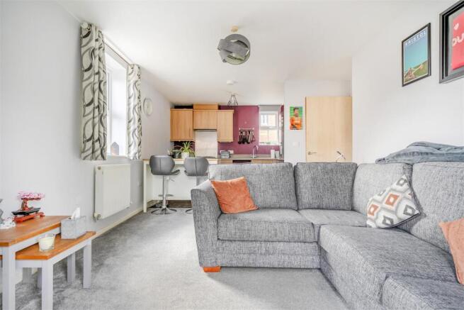 Kitchen / Lounge
