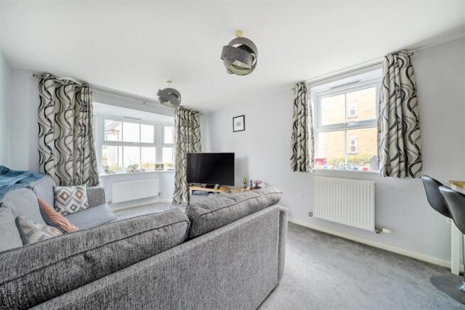 Kitchen / Lounge