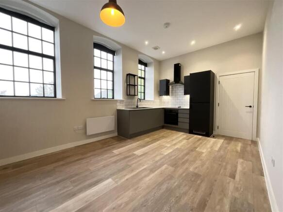 Kitchen / Lounge