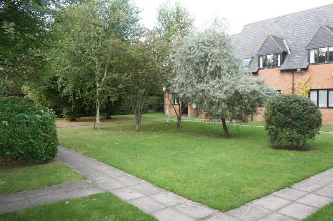 Poplars Close 5.jpg