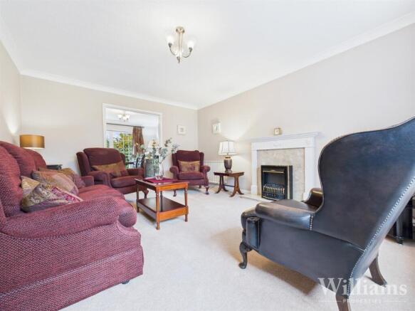 CAM02861G0-PR0373-STILL008.jpg