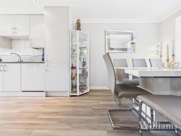 CAM04950G0-PR0124-STILL009 - Copy - Copy.jpg