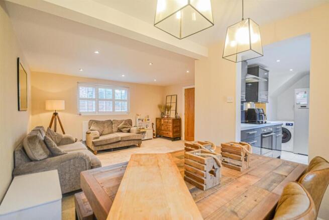 Dining Area & Lounge