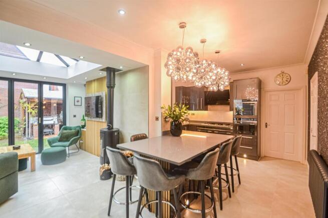 Dining Kitchen & Family Room