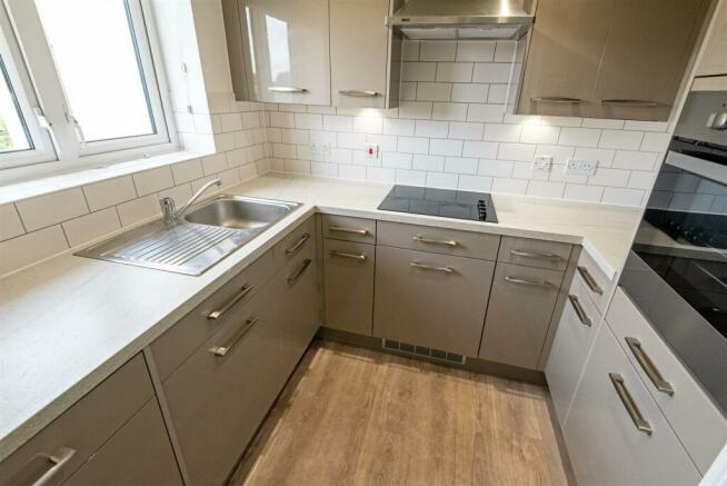 FITTED KITCHEN