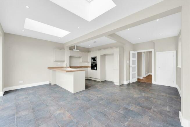 OPEN PLAN KITCHEN/DINING ROOM