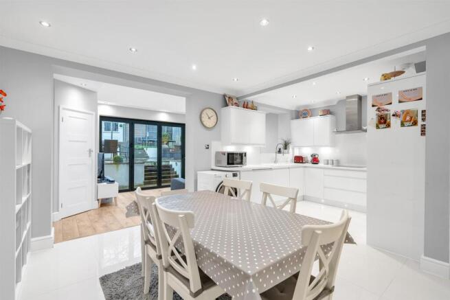 OPEN PLAN KITCHEN/DINER